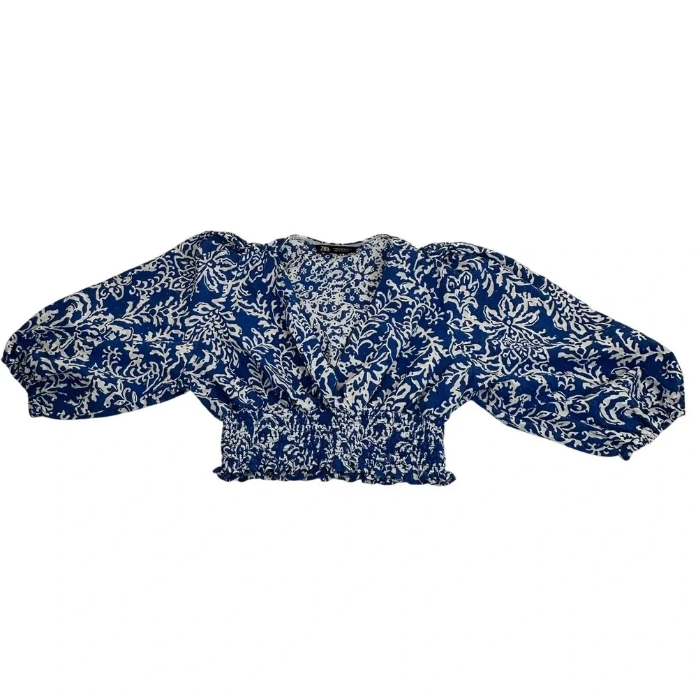 Zara Blue White Floral Eyelet Smocked Cropped Blouse Puff Sleeve V-Neck‎ Top M